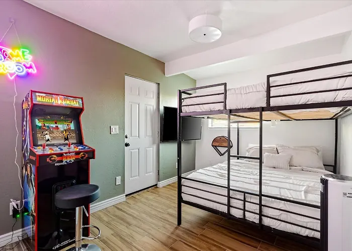 8br Retreat With Private Pool & Arcade, Sleeps 18 * Mesa